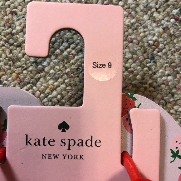 More 🔜 🎉 HP 🎉 🆕 Kate Spade ♠️ Fiji Flip Flops Wild Strawberry - Picture 12 of 14